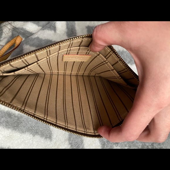 Louis Vuitton Neverfull MM - Picture 15 of 16